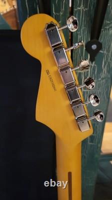 2025 Fender American Pro Classic Stratocaster Sherwood Green Metallic With Gig Bag