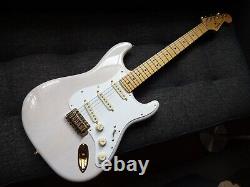 Eric Clapton Custom Stratocaster Mary Kay White Gold Hardware Navy Blue Case