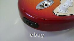 FENDER DELUXE STRATOCASTER HSS PLUS TOP WITH iOS/USB CONNECTIVITY CHERRY BURST