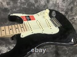 Fender 0113012706 American Pro Stratocaster, Maple Fingerboard Black