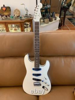 Fender Aerodyne Special Stratocaster 2023 MIJ Bright White Brand NEW & Hard case Fender Aerodyne Special Stratocaster 2023 MIJ Bright White Brand NEW & Hard case