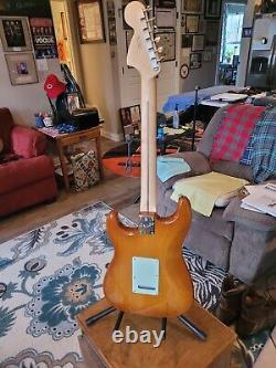 Fender American Performer Stratocaster 6-String Electric Guitar Honey Burst