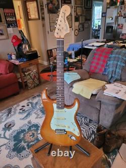 Fender American Performer Stratocaster 6-String Electric Guitar Honey Burst