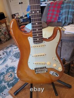Fender American Performer Stratocaster 6-String Electric Guitar Honey Burst
