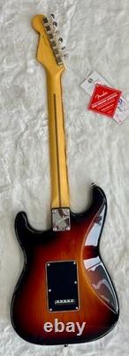Fender American Professional Classic Stratocaster, 3 color Sunburst with Gig Bag