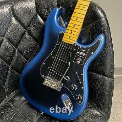 Fender American Professional II Stratocaster Maple Fretboard Dark Night 044