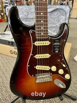 Fender American Professional II Stratocaster, Sunburst with Hard Case DEMO