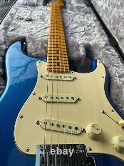 Fender American Ultra Stratocaster MN Cobra Blue withHardshell Case