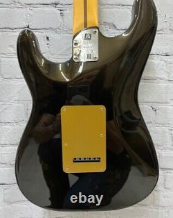 Fender American Ultra Stratocaster, Maple Fretboard, Texas Tea Finish DEMO