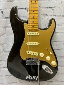 Fender American Ultra Stratocaster, Maple Fretboard, Texas Tea Finish DEMO