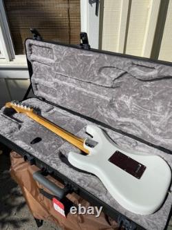 Fender American Ultra USA Stratocaster- Rosewood, Arctic Pearl White With OHSC