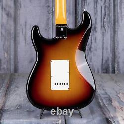 Fender American Vintage II 1961 Stratocaster, 3-Color Sunburst