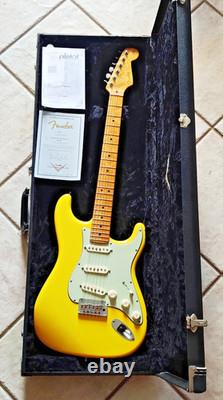 Fender Custom Shop Deluxe Stratocaster 2011 Graffiti Yellow OHSC New Setup