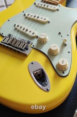 Fender Custom Shop Deluxe Stratocaster 2011 Graffiti Yellow OHSC New Setup