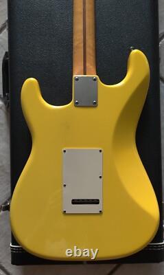 Fender Custom Shop Deluxe Stratocaster 2011 Graffiti Yellow OHSC New Setup