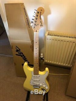 Fender FSR'72 Stratocaster vintage White Made In Japan Excellent unused c