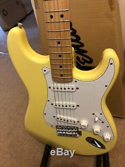 Fender FSR'72 Stratocaster vintage White Made In Japan Excellent unused c