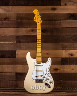 Fender Jimi Hendrix Stratocaster, Maple Fingerboard, Olympic White