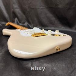 Fender Limited Ed. Vintera III Late'50s Stratocaster White Blonde with Deluxe Bag