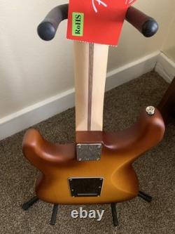 Fender Limited-Edition American Performer Stratocaster Spruce Honey Burst w Bag