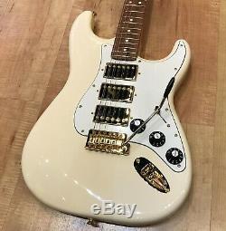 Fender Limited Edition Mahogany Blacktop Stratocaster HHH Olympic White