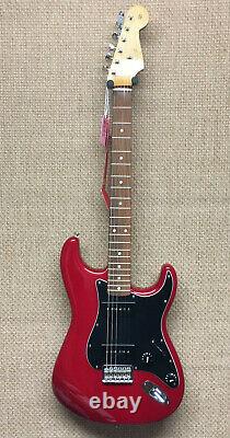 Fender Noventa Stratocaster Crimson Red Transparent Maple/Pau Ferro Neck, MP-90