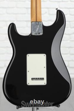 Fender Player II Stratocaster Electric Guitar Black with Maple Fingerboard