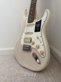 Fender Player II Stratocaster HSS Solidbody Electric Guitar White Blonde