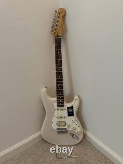 Fender Player II Stratocaster HSS Solidbody Electric Guitar White Blonde