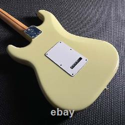 Fender Player II Stratocaster, Maple- Hialeah Yellow (7lbs 12oz)