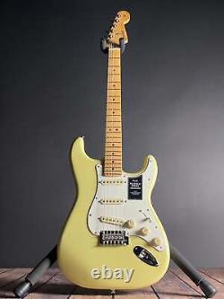 Fender Player II Stratocaster, Maple- Hialeah Yellow (7lbs 12oz)