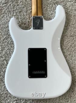 Fender Player II Stratocaster guitar, Maple Fingerboard, Polar White Finish-MIM