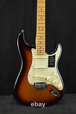 Fender Player Plus Stratocaster Maple Fingerboard 3-Color Sunburst