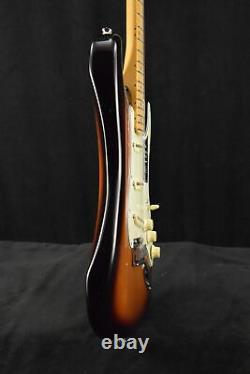 Fender Player Plus Stratocaster Maple Fingerboard 3-Color Sunburst