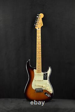 Fender Player Plus Stratocaster Maple Fingerboard 3-Color Sunburst