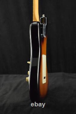 Fender Player Plus Stratocaster Maple Fingerboard 3-Color Sunburst