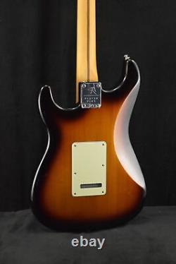 Fender Player Plus Stratocaster Maple Fingerboard 3-Color Sunburst