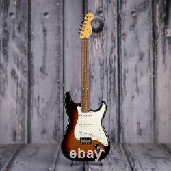 Fender Player Series Stratocaster, Pau Ferro, 3-Color Sunburst