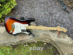 Fender Player Stratocaster Electric Guitar, Maple Fingerboard 3 Colour Sunburst