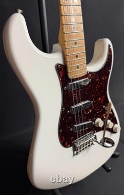 Fender Player Stratocaster Electric Guitar Polar White Finish