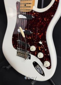 Fender Player Stratocaster Electric Guitar Polar White Finish