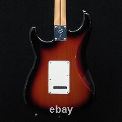 Fender Player Stratocaster HSS, Maple Fingerboard, 3-Color Sunburst