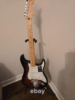 Fender Player Stratocaster MN SSS 3-color Sunburst withMaple Neck and Fretboard