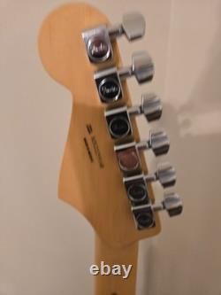 Fender Player Stratocaster MN SSS 3-color Sunburst withMaple Neck and Fretboard