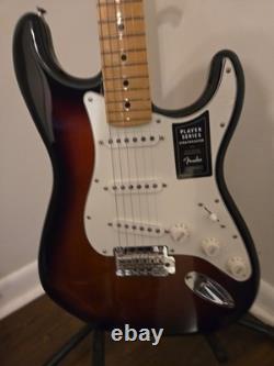 Fender Player Stratocaster MN SSS 3-color Sunburst withMaple Neck and Fretboard