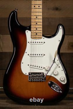 Fender Player Stratocaster, Maple Fingerboard, 3-Color Sunburst