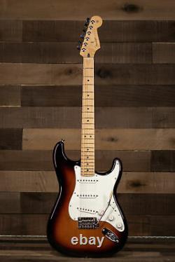 Fender Player Stratocaster, Maple Fingerboard, 3-Color Sunburst