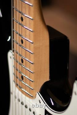 Fender Player Stratocaster, Maple Fingerboard, Black