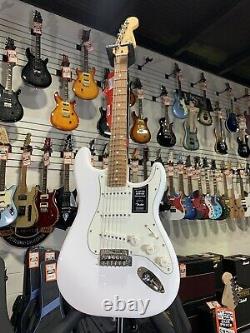 Fender Player Stratocaster Polar White with Pau Ferro Fingerboard Auth Dealer