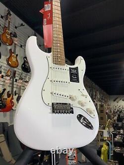 Fender Player Stratocaster Polar White with Pau Ferro Fingerboard Auth Dealer